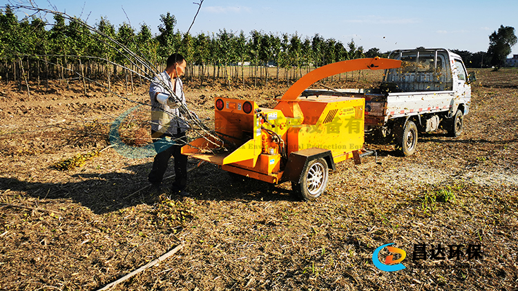 河南昌達(dá)HC-6130型樹(shù)枝粉碎機(jī)新疆客戶使用現(xiàn)場(chǎng)，樹(shù)枝粉碎機(jī)實(shí)體廠家！